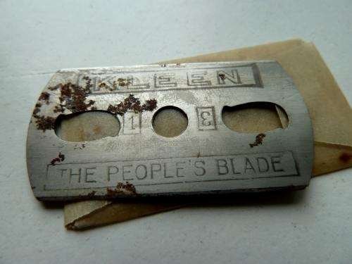 WW2 British Army Razor Blade Compass Dated 1945 — image 2