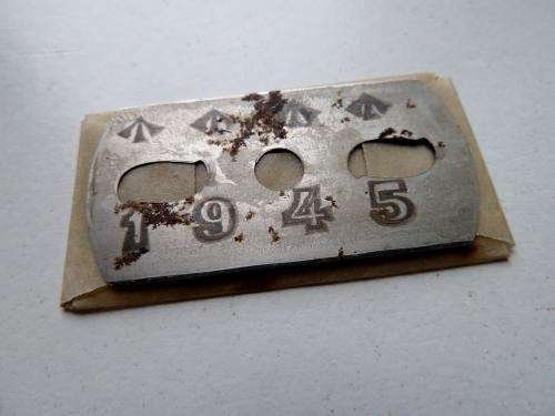 WW2 British Army Razor Blade Compass Dated 1945 — image 3