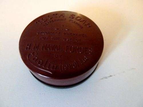WW2 Royal Navy Issue Bakelite Pot Containing Tooth Soap — image 2