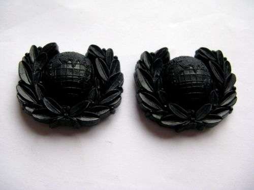 Original WW2 Royal Marines Economy Bakelite Collar Dogs — image 2