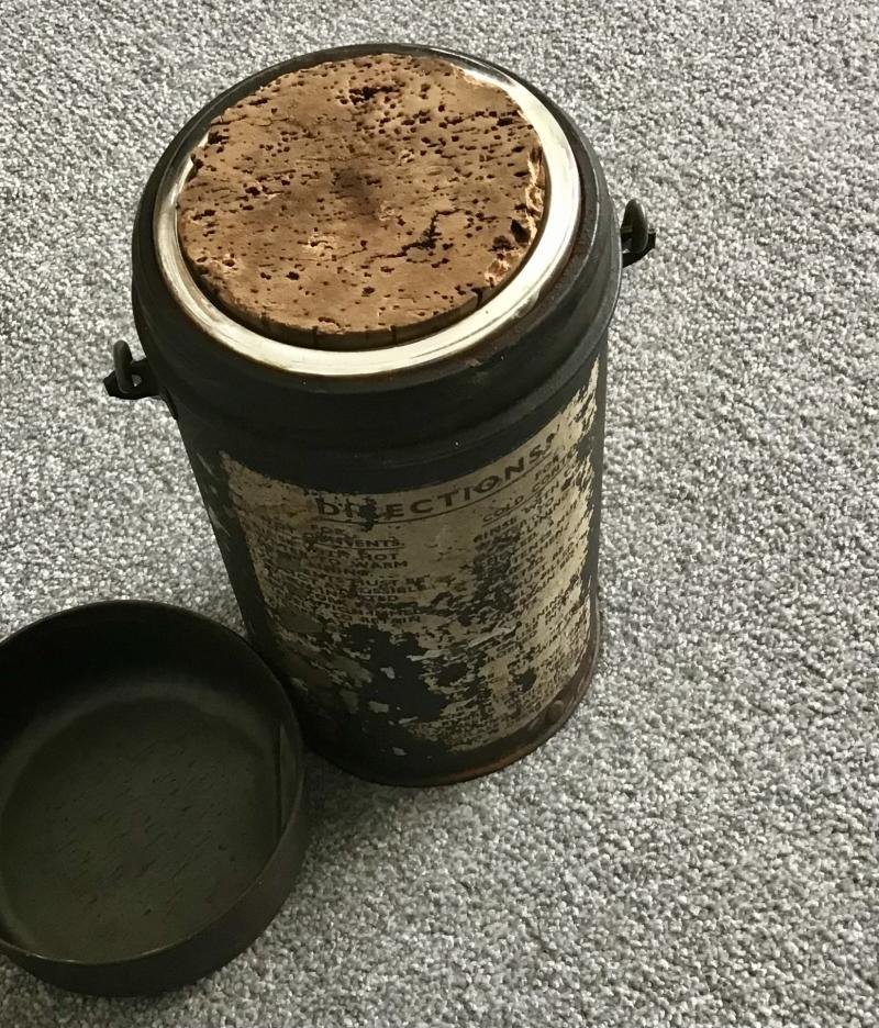 WW11 Allied Aircrew Vacuum Flask. — image 2