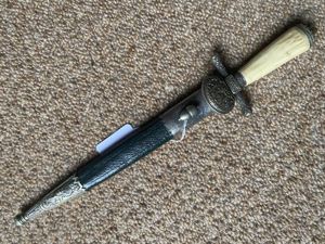 A MINIATURE HUNTING CUTLASS BY ALCOSO.