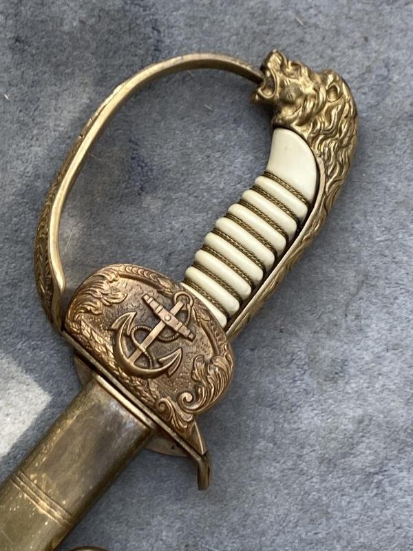 A VERY GOOD EXAMPLE OF A WEIMAR/THIRD REICH PERIOD NAVAL OFFICERS SWORD. — image 3