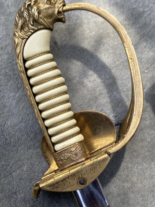 A VERY GOOD EXAMPLE OF A WEIMAR/THIRD REICH PERIOD NAVAL OFFICERS SWORD. — image 7