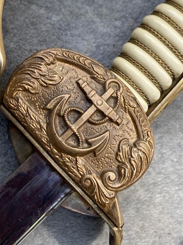 A VERY GOOD EXAMPLE OF A WEIMAR/THIRD REICH PERIOD NAVAL OFFICERS SWORD. — image 9