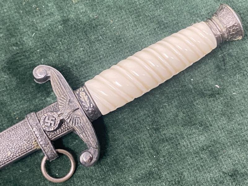 A SUPER AND MINT CONDITIONED MINIATURE ARMY DAGGER BY HORSTER. — image 3