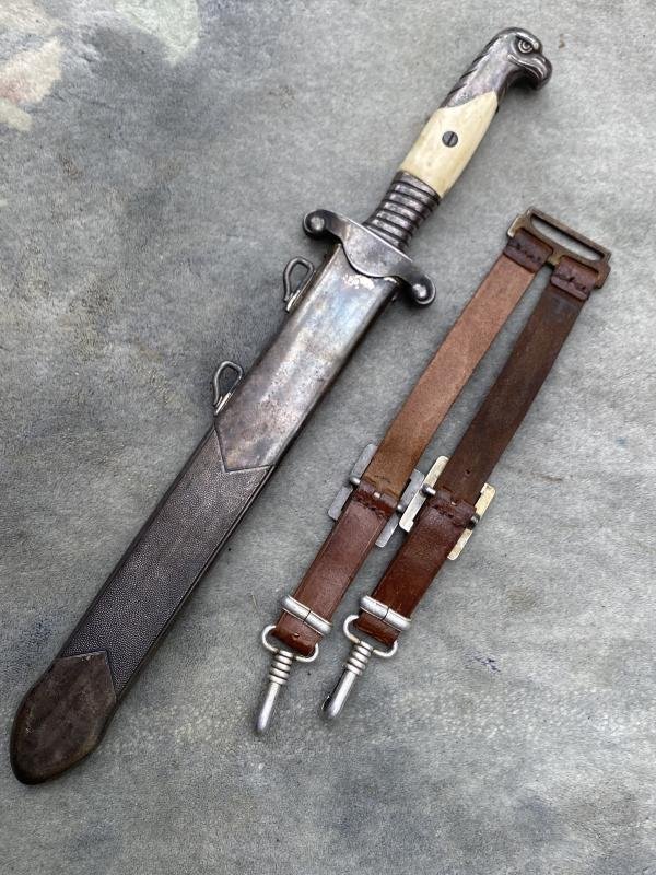 AN EXCELLENT EXAMPLE OF A RAD OFFICERS DAGGER COMPLETE WITH LEATHER STRAPS. — image 5