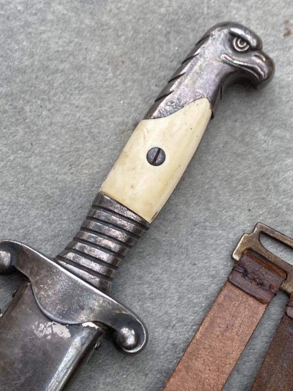 AN EXCELLENT EXAMPLE OF A RAD OFFICERS DAGGER COMPLETE WITH LEATHER STRAPS. — image 6