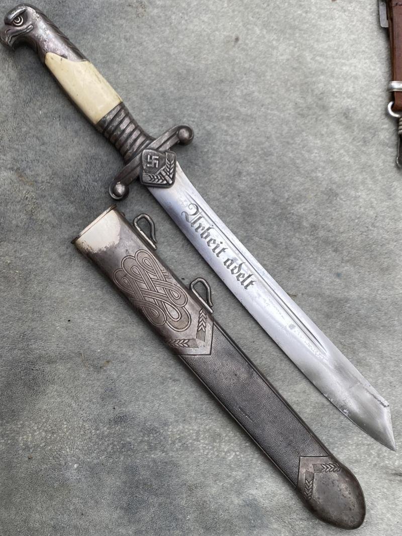 AN EXCELLENT EXAMPLE OF A RAD OFFICERS DAGGER COMPLETE WITH LEATHER STRAPS. — image 7