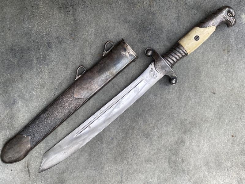 AN EXCELLENT EXAMPLE OF A RAD OFFICERS DAGGER COMPLETE WITH LEATHER STRAPS. — image 9