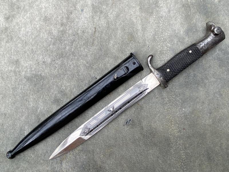 A MOST UNUSUAL ETCHED 'MEMORY OF MY SERVICE TIME' SHORT DRESS BAYONET. — image 4