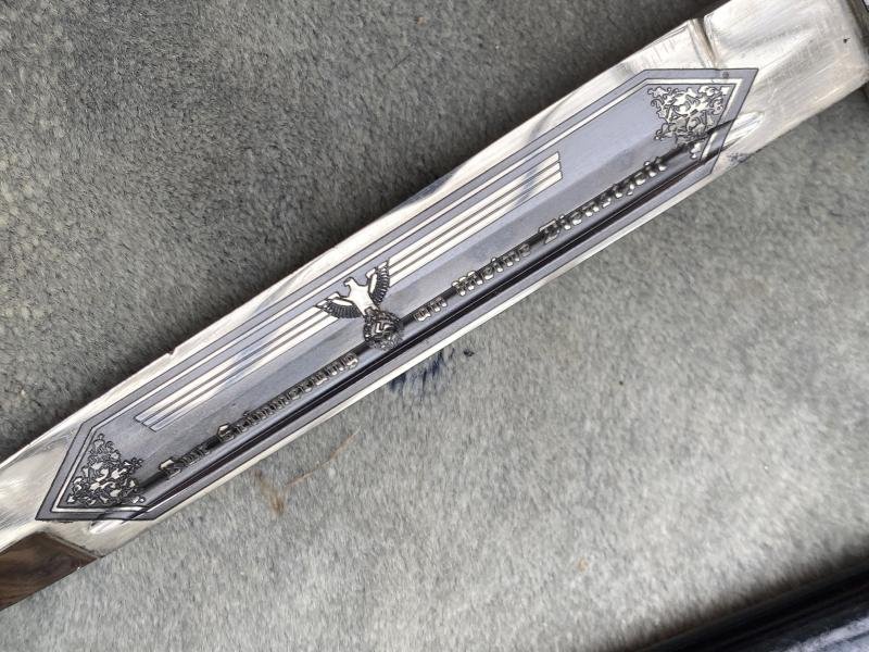 A MOST UNUSUAL ETCHED 'MEMORY OF MY SERVICE TIME' SHORT DRESS BAYONET. — image 7