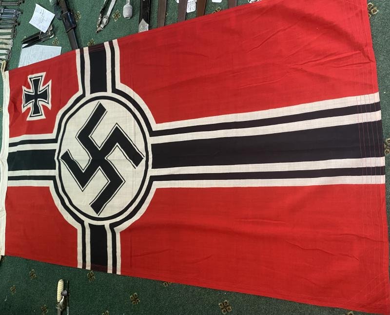 SUPERB EXAMPLE OF A NEAR MINT REICHSKRIEGSFLAG. — image 2