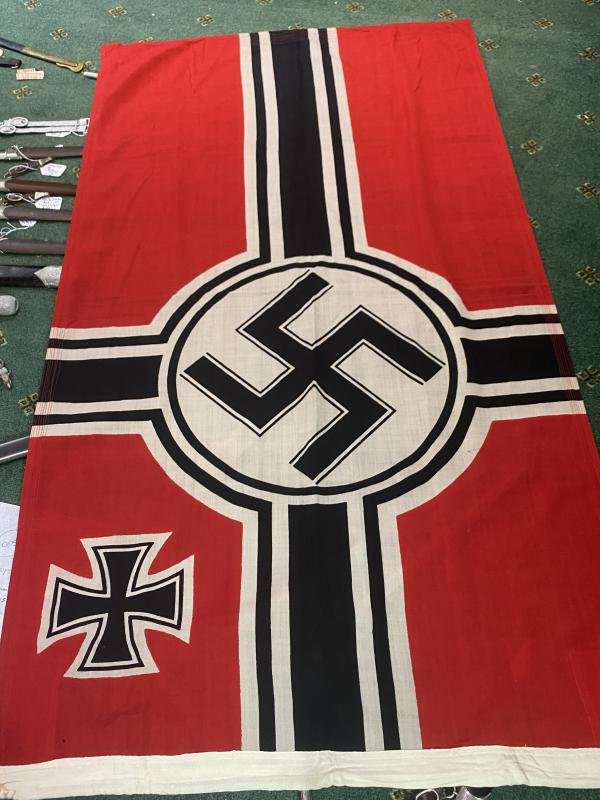 SUPERB EXAMPLE OF A NEAR MINT REICHSKRIEGSFLAG. — image 3