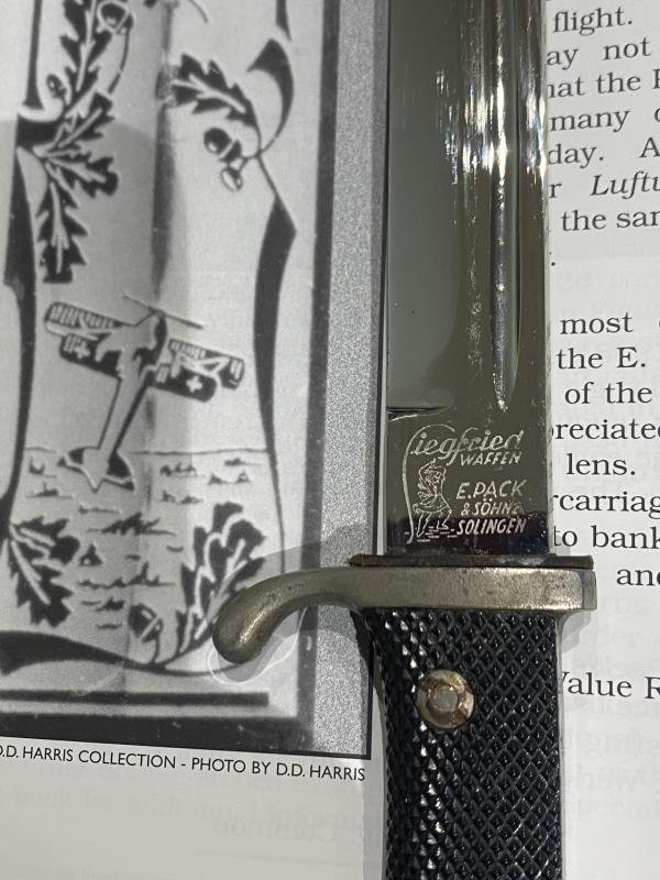 A RARE SHORT DRESS BAYONET WITH A 'MEMORY OF MY SERVICE TIME' ETCHED BLADE BY E.P & S. — image 9