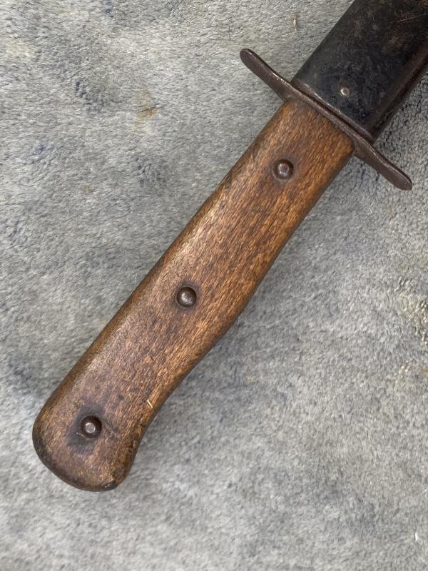 A LUFTWAFFE FIGHTING KNIFE '5' MARKED BLADE. — image 4