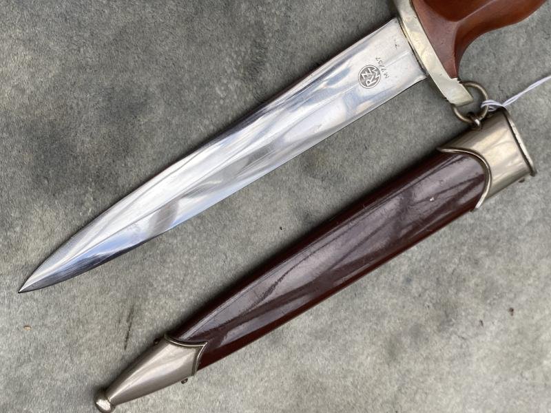 A STUNNING 99% MINT EARLY RZM PERIOD SA DAGGER. — image 8