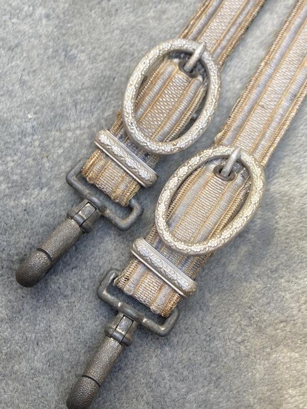 AN INTERESTING VARIANT SET OF ARMY OFFICERS DAGGER HANGERS. — image 3