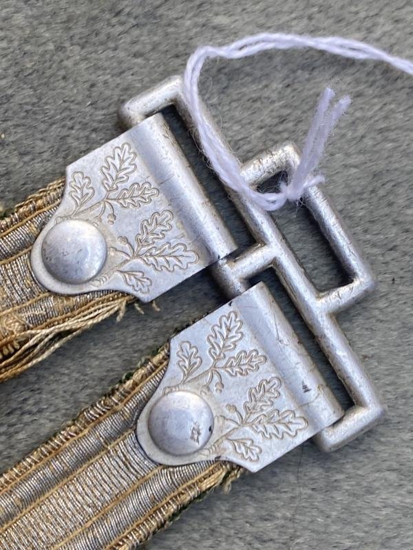 AN INTERESTING VARIANT SET OF ARMY OFFICERS DAGGER HANGERS. — image 4