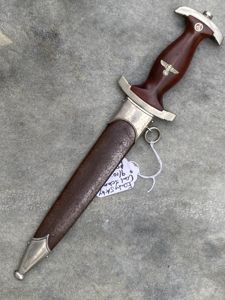 AN EARLY SA DAGGER WITH RARER MAKER 9/10 SCARCITY.