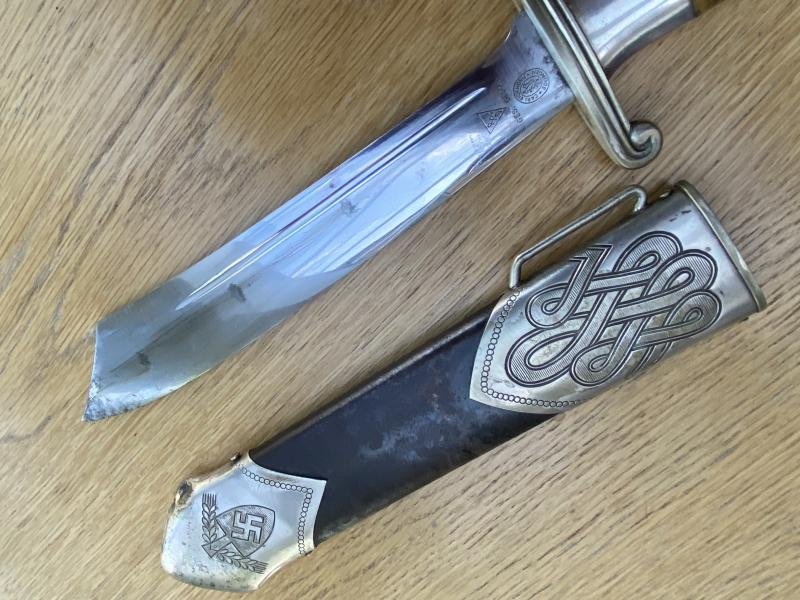 A VERY EARLY AND RARE 'FULL STAG' RAD HEWER. — image 9