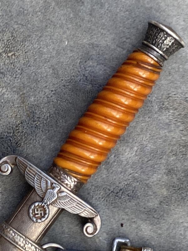 'SPECIAL OFFERING' - ARMY DAGGER COMPLETE WITH A SET OF STRAPS. — image 3
