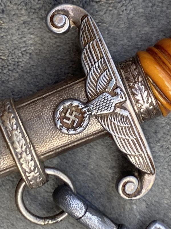 'SPECIAL OFFERING' - ARMY DAGGER COMPLETE WITH A SET OF STRAPS. — image 4