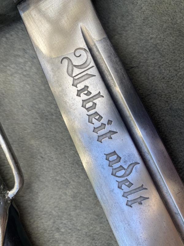 'SPECIAL OFFERING' - EARLY RAD HEWER BY CARL EICKHORN. — image 10