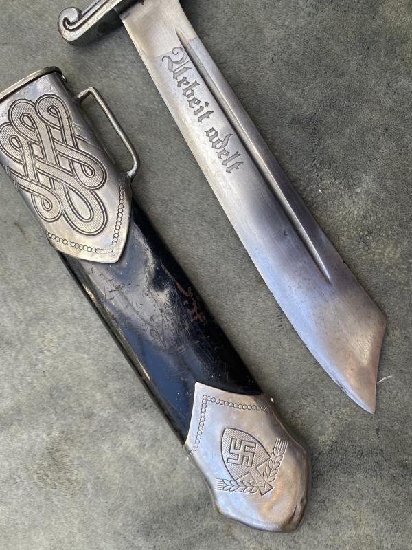 'SPECIAL OFFERING' - EARLY RAD HEWER BY CARL EICKHORN. — image 9