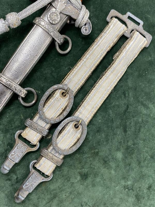 RARE ARMY DAGGER BY WMW WAFFEN WITH HANGERS AND KNOT. — image 4