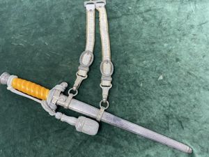 A PERSONALISED/NAMED ARMY DAGGER IDENTIFIED TO AN OFFICER BY ALCOSO …