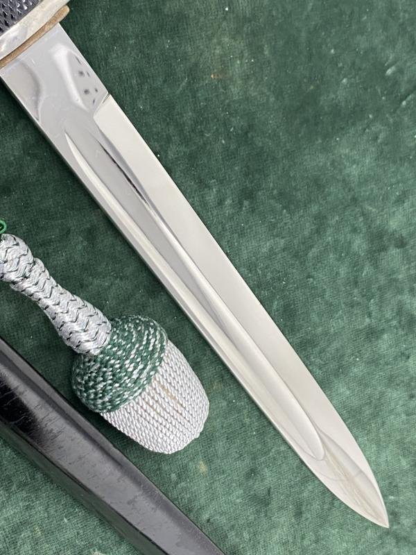 A MINT, LONG SINGLE ETCHED DRESS BAYONET WITH MATCHING MINIATURE!! — image 8