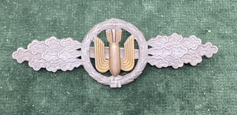 ORIGINAL LUFTWAFFE 'BOMBER'CLASP IN SILVER. — image 2