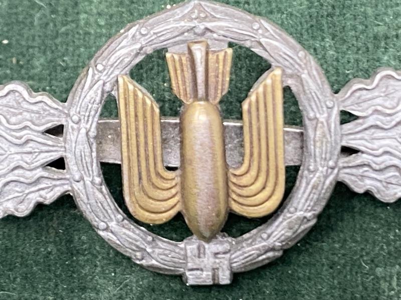 ORIGINAL LUFTWAFFE 'BOMBER'CLASP IN SILVER. — image 3