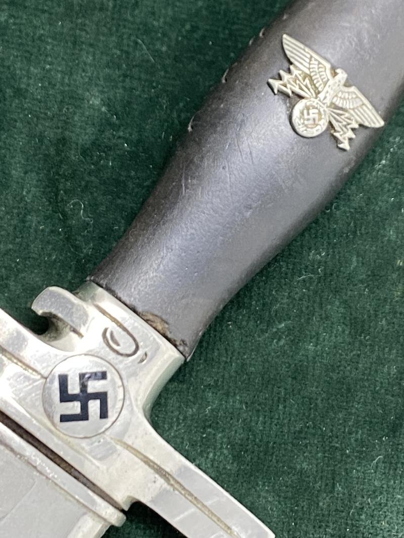 A POSTSCHUTZ OFFICERS DAGGER BY WEYERSBERG — image 3