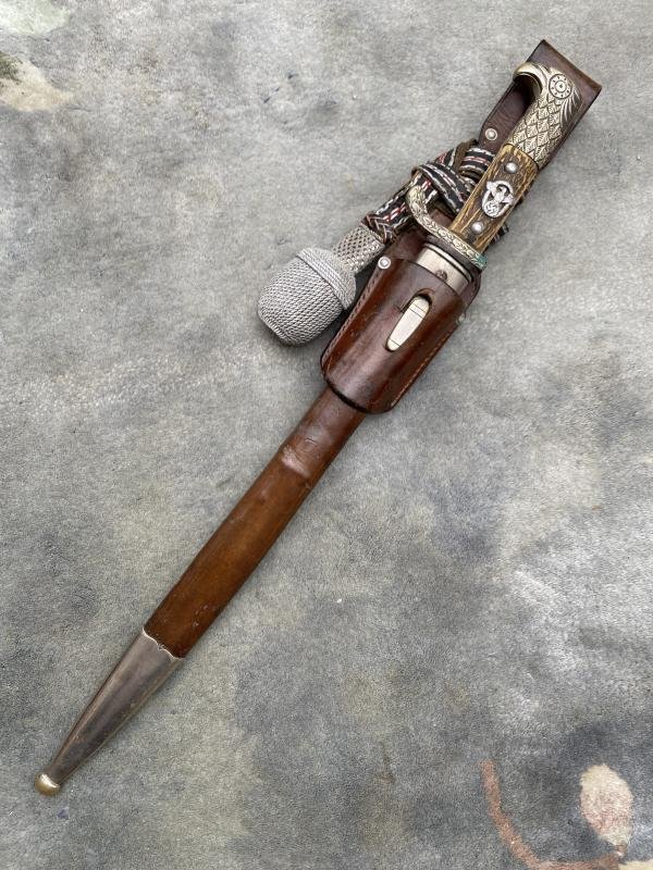 AN EXCELLENT 'RURAL' POLICE BAYONET, WITH FROG AND LARGE PORTAPEE. — image 10