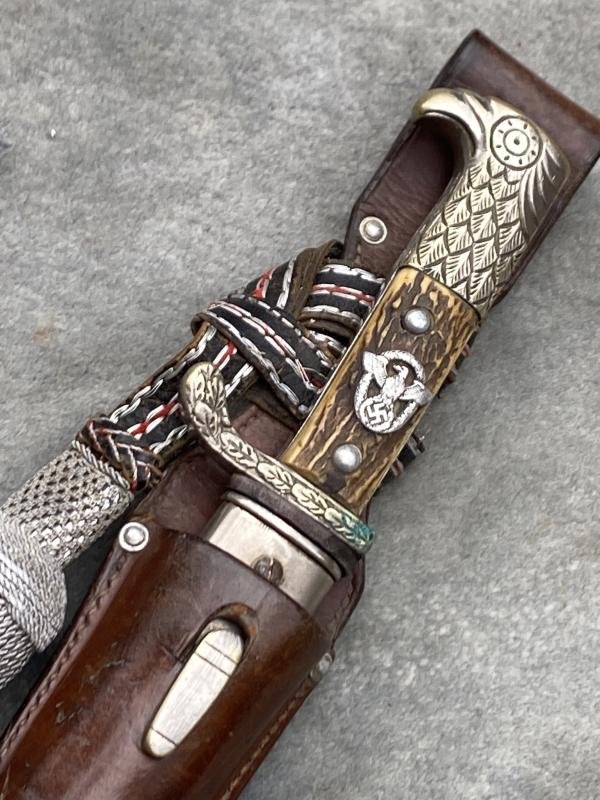 AN EXCELLENT 'RURAL' POLICE BAYONET, WITH FROG AND LARGE PORTAPEE. — image 2