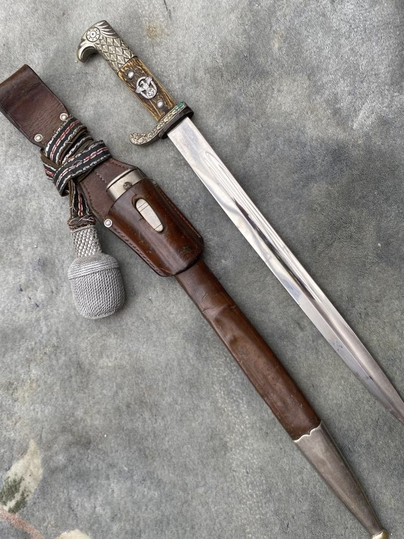 AN EXCELLENT 'RURAL' POLICE BAYONET, WITH FROG AND LARGE PORTAPEE. — image 4