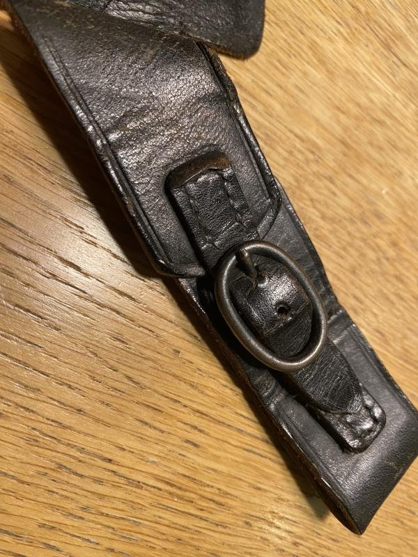 WONDERFUL VERY EARLY LEATHER HANGER FOR RAD HEWER. — image 3