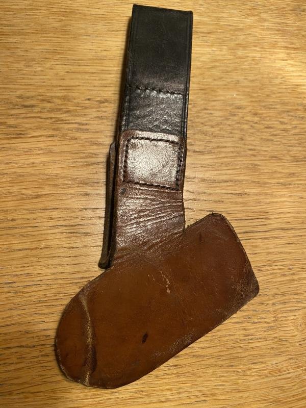 WONDERFUL VERY EARLY LEATHER HANGER FOR RAD HEWER. — image 4