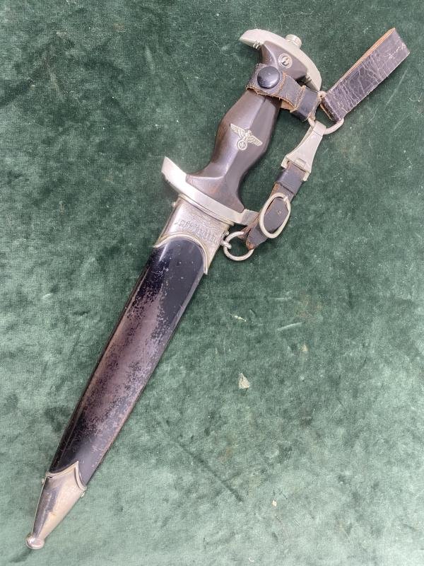 AN EARLY '33 SS DAGGER BY KLAAS WITH PERSONALISATION, SS NUMBERS AND TRIPLE HANGER!!! — image 2