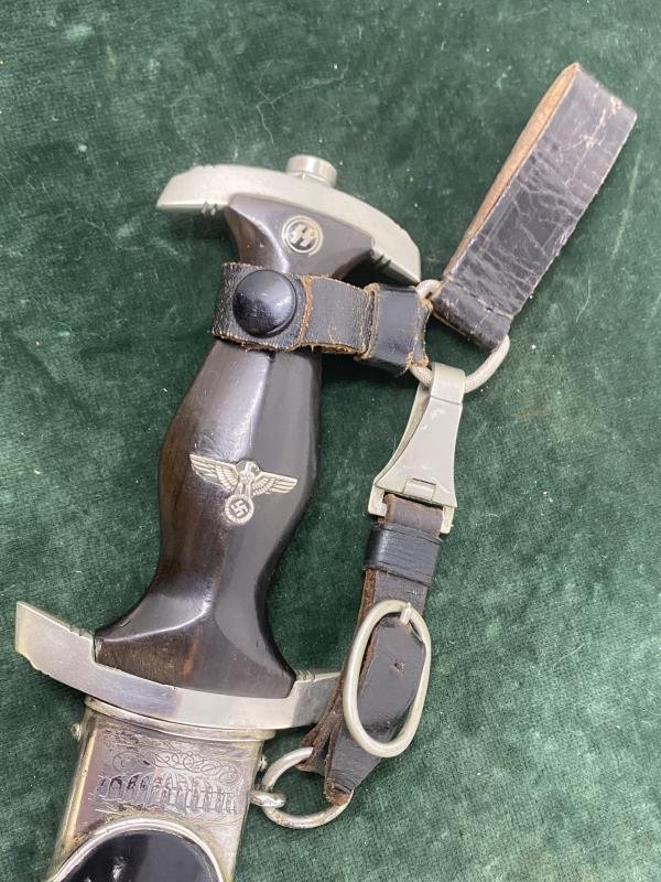 AN EARLY '33 SS DAGGER BY KLAAS WITH PERSONALISATION, SS NUMBERS AND TRIPLE HANGER!!! — image 3