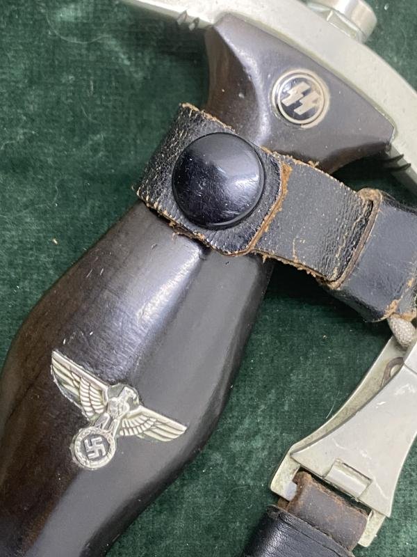 AN EARLY '33 SS DAGGER BY KLAAS WITH PERSONALISATION, SS NUMBERS AND TRIPLE HANGER!!! — image 4