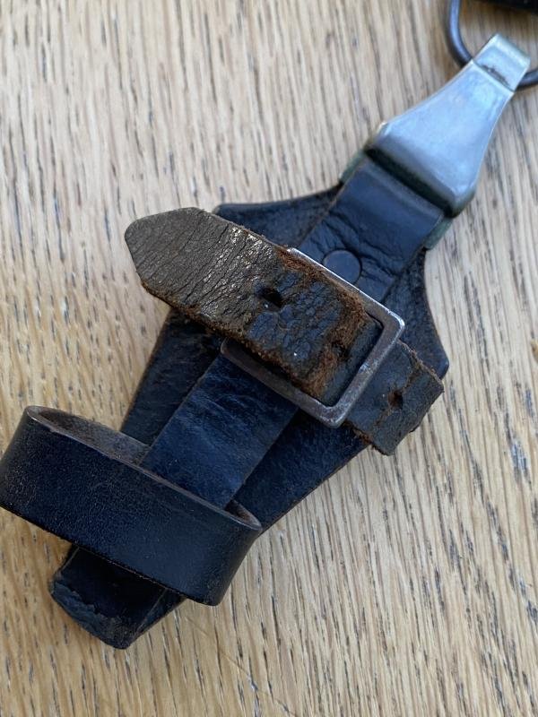 AN ORIGINAL- MARKED BLACK SS VERTICAL DAGGER HANGER. — image 3