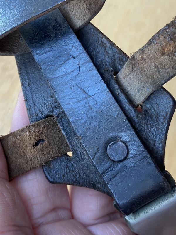 AN ORIGINAL- MARKED BLACK SS VERTICAL DAGGER HANGER. — image 5