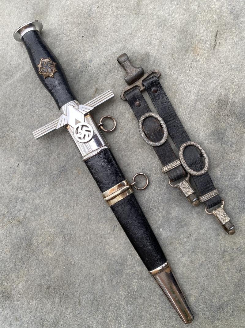A BEAUTIFUL EXAMPLE OF A RLB 2nd Patt OFFICERS DAGGER WITH STRAPS. — image 2