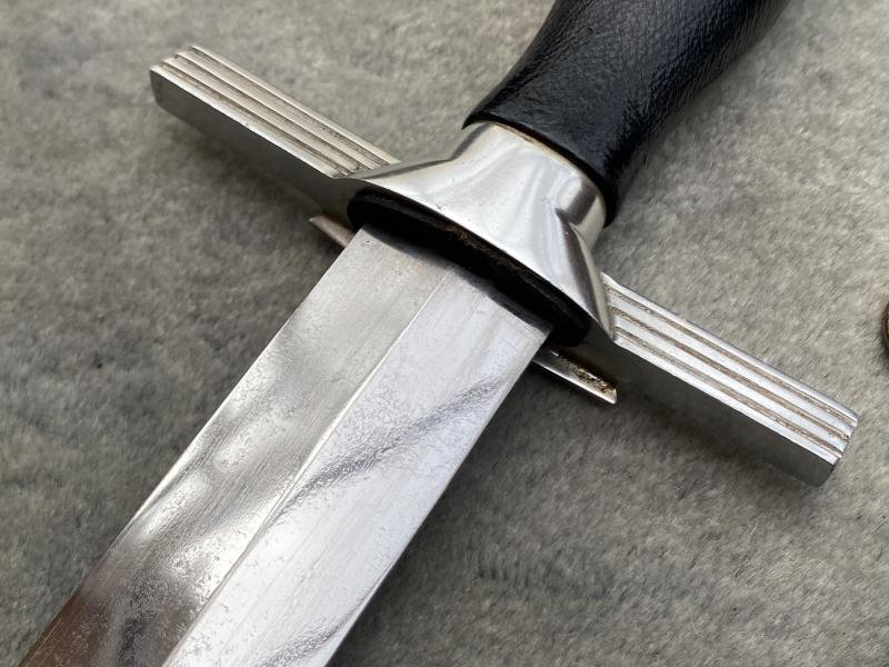 A BEAUTIFUL EXAMPLE OF A RLB 2nd Patt OFFICERS DAGGER WITH STRAPS. — image 7