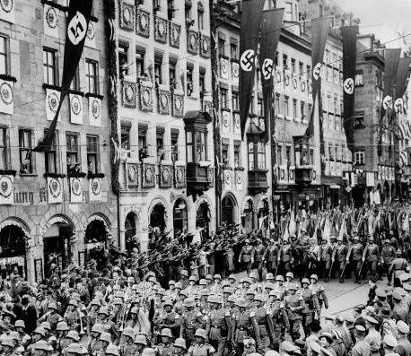 EXTREMELY LONG NSDAP/PARTY BUILDING 'STREAMER' FLAG DRAPE! — image 7