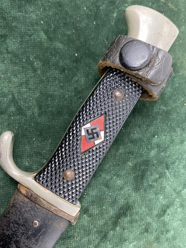 A FINE EXAMPLE OF A HITLER YOUTH KNIFE WITH FULL MOTTO BY EICKHORN. — image 3