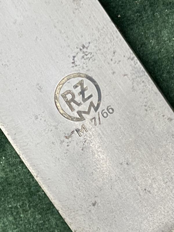 A FINE EXAMPLE OF A HITLER YOUTH KNIFE WITH FULL MOTTO BY EICKHORN. — image 9